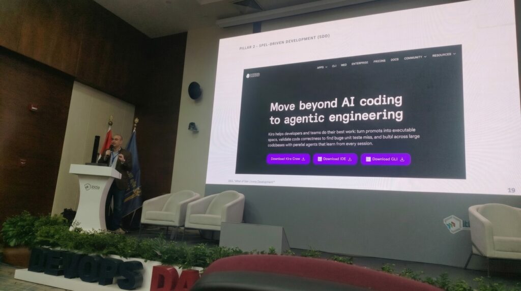 خالد الجزار يتحدث عن Kiro IDE من AWS كأداة للتطوير الموجه بالمواصفات في مؤتمر DevOpsDays Cairo 2026